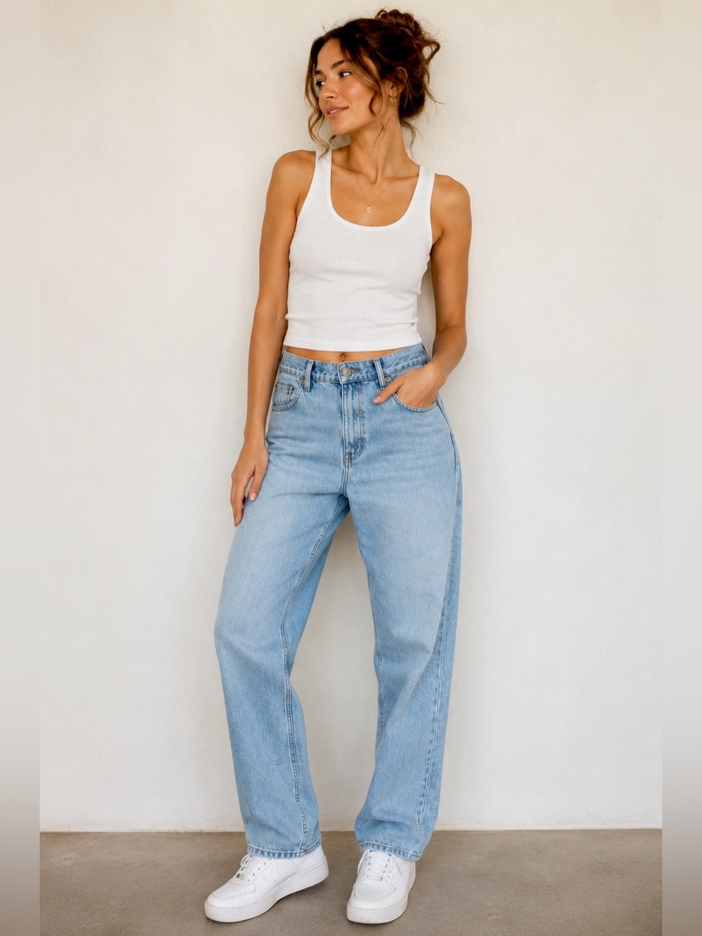 Abercrombie & Fitch The 90’s Relaxed Jean High Rise Light Wash Size 31”